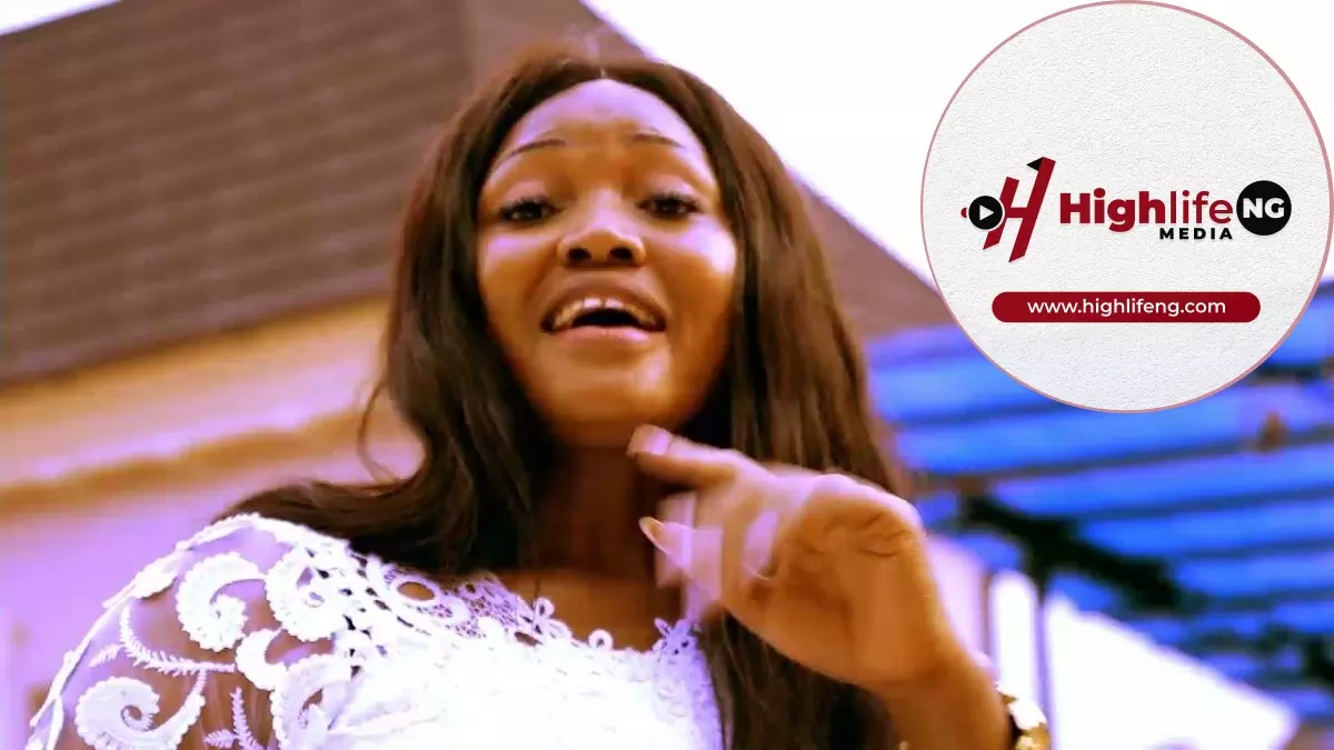 Sis. Chinonye Favour – Join Me Praise The Lord